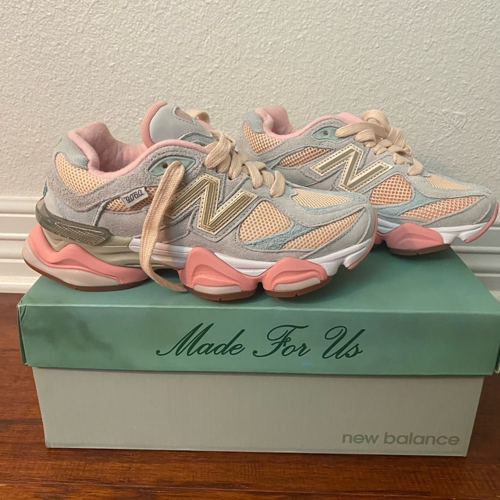 New Balance never been worn sneakers!